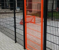 Pannakooi (voetbalkooi) en spijlenhekwerk